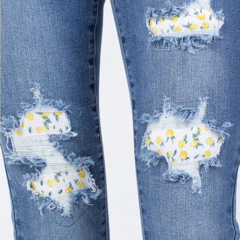Judy Blue Skinny Blue Jeans Distressed Floral